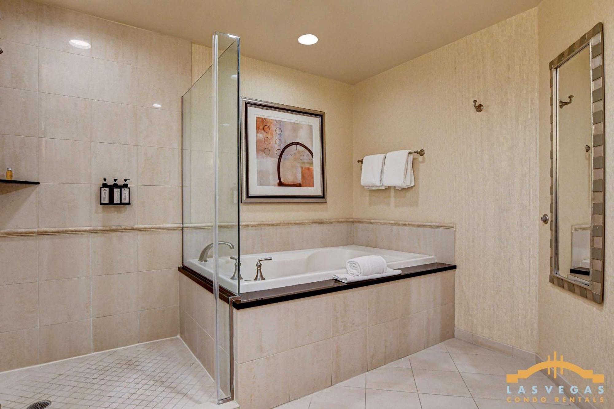 Mgm Signature-03-611 Strip View Jacuzzi Сasa de vacaciones
